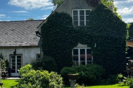 Landhaus Wiener Neustadt Bezirk mit Park